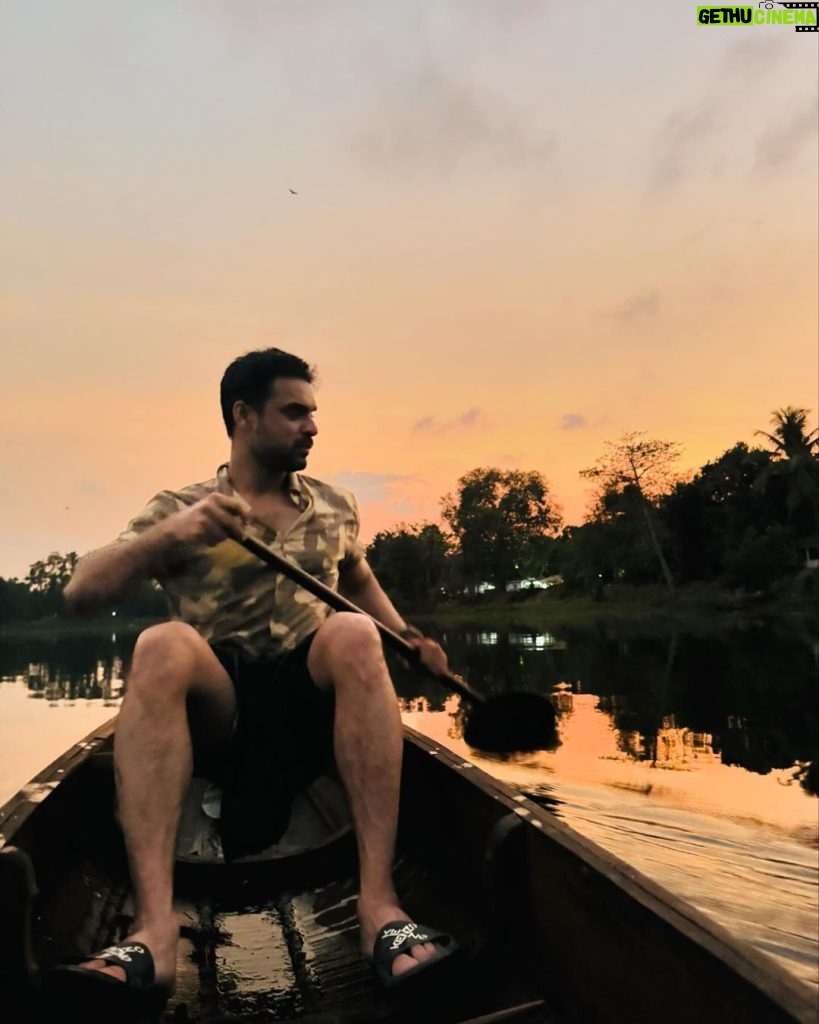 Tovino Thomas Instagram - The New Moon 🌚 the perfect time to reflect and cleanse ur energy. Set ur intentions for what u wish to attract this new moon cycle. Every intention requires action and energy from ur part. Setting your intentions is a way to set urself up. So be mindful about ur intentions, cos it’s surly gonna manifest 🙌🏽 happy mahashivratri 🤗🌚