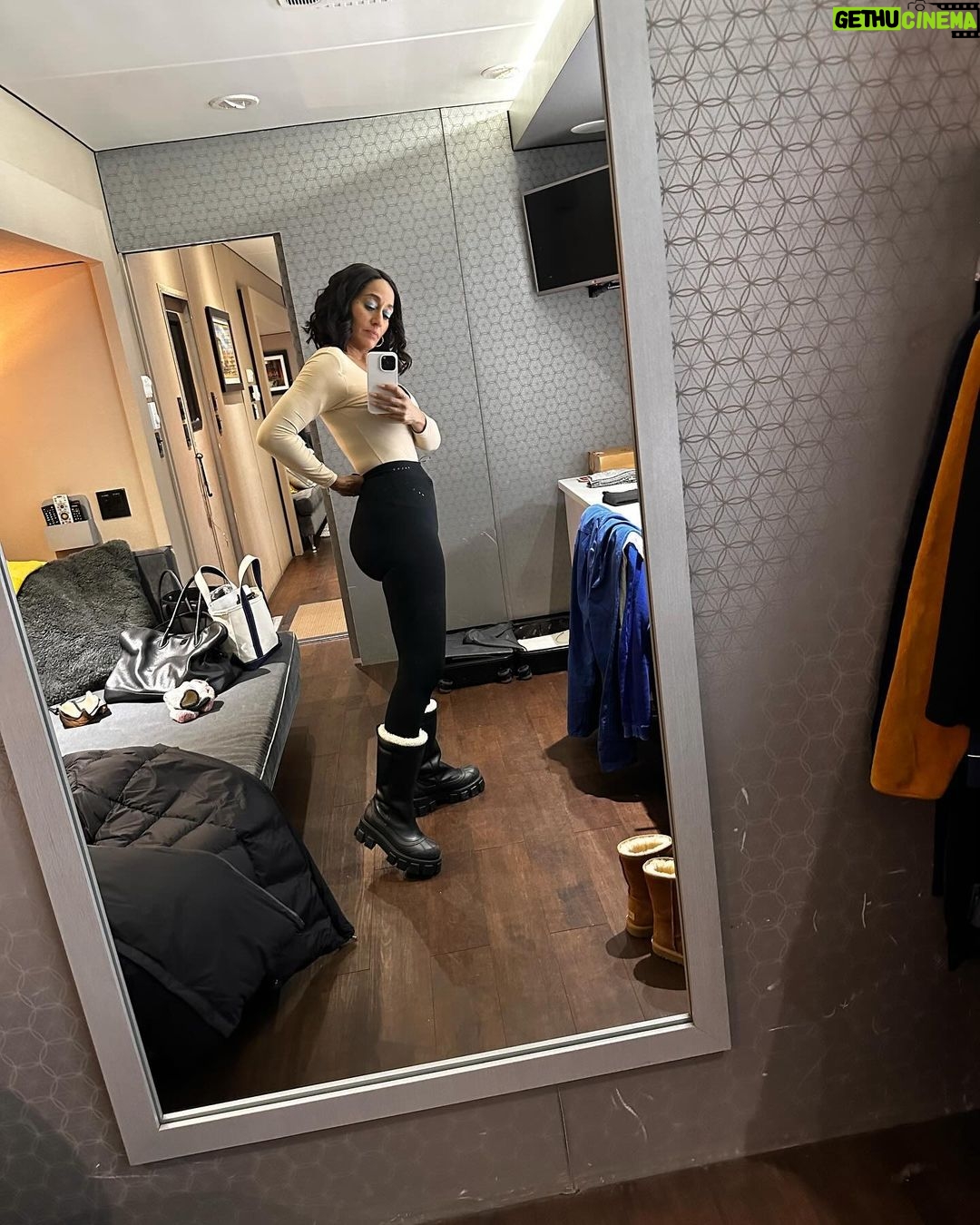 Tracee Ellis Ross Instagram - BTS from Candy Cane Lane, the #1 movie on @primevideo! 1. A very happy Carol Carver on Black Santa’s sleigh 2. Big Tracee, tiny set 3. Becoming Carol Carver with Maisha 4. Funny Black people 5. The big-headed Carvers (I do not know why we started taking pictures like this but my phone is FULL of them) 6. I was told our lunch break was from 230-3 and I got inspired 🤣 7. My under layers for night shooting 8. Wig off-makeup removal-end of day dancing. Who doesn’t love this song?! 9. Me and director man 10. Carol was DONE done #candycanelanemovie