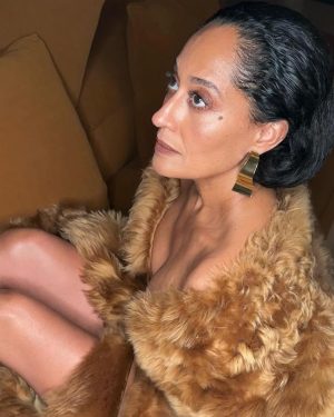 Tracee Ellis Ross Instagram - I reached into my Rich Auntie Bag for @15percentpledge Gala and let me tell you something: wearing this glorious faux fur as a dress while going through “the change” was a bold choice 🥵🤣More to come about last night. It was really moving and fun and important all in one. Thank you @emmagrede @aurorajames for all that you are doing and for naming me a trailblazer. 

Thank you @naivashaintl @miayang_mua for this beautiful glam and @karlawelchstylist for being the best fashion play partner! Gosh do we have fun!