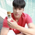 Trai Nimtawat Instagram – อย่าปล่อยให้ความร้อนมาทำลายความหล่อ อยากให้ทุกคนได้ลอง!!
L’Oreal Paris UV Defender Invisible fluid SPF50+ PA++++ หลอดนี้ที่ตามหามานาน! 
ใช้ง่าย ทาได้ทุกวัน ปกป้องดี ไม่วอก ไม่ลอย ซึมไว คือดีขนาดนี้จะไม่รักได้ไง 😎❤️

#LOrealParisTH #กันแดดล่องหน #UVDefender