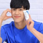 Trai Nimtawat Instagram - ชี้เป้าไอเท็มเด็ดหนาวนี้ของผม นี่เลย! Cerave Facial Moisturising Lotion มอยส์เจอร์ไรเซอร์ตัวโปรดของผม💙 เพราะเค้ามีส่วนผสมของ Ceramide มาช่วยฟื้นฟูแล้วก็เติมความชุ่มชื้นให้ผิว และยังมีเทคโนโลยี MVE ช่วยล็อกความชุ่มชื้นได้ยาวนาน 24 ชม. ใครที่ผิวหน้าแห้ง หน้าลอก แถมยังระคายเคืองง่ายแบบผม ต้องมีแล้ว! 📌 หาซื้อได้ที่ Watsons, Boots, EVEANDBOY , Beautrium, ร้านขายยาและโรงพยาบาลชั้นนำทั่วไป, Lazada, Shopee, Konvy #CeraVeThailand #แห้งไหนก็ชุ่มชื้น24ชม #TryCeraVe