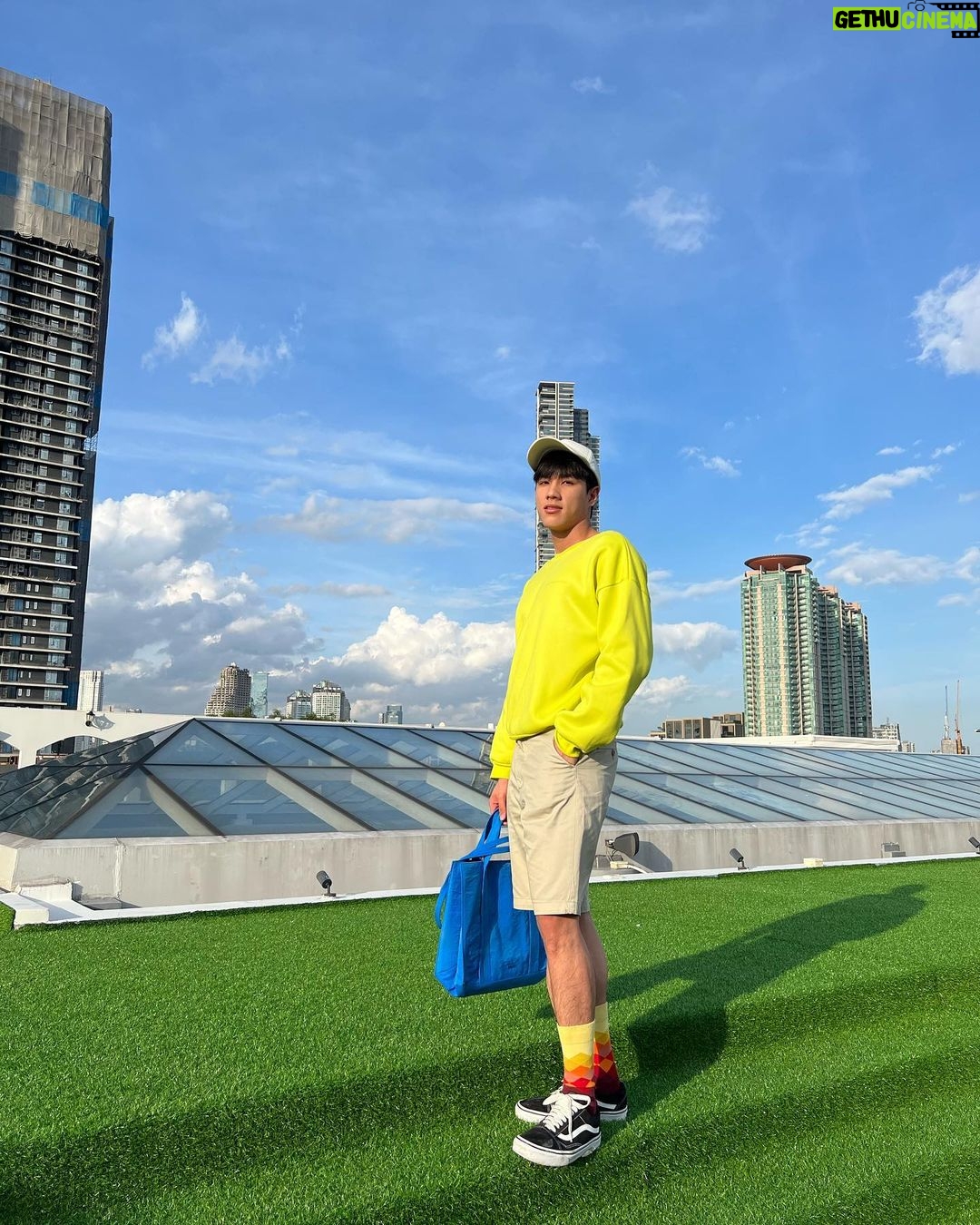 Trai Nimtawat Instagram - ใส่เสื้อเขียว จะไม่เหลียว ไม่ได้ป้ะ