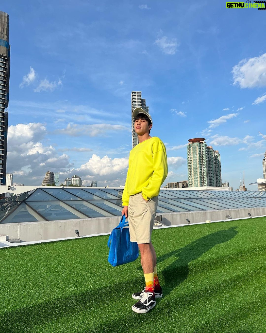 Trai Nimtawat Instagram - ใส่เสื้อเขียว จะไม่เหลียว ไม่ได้ป้ะ