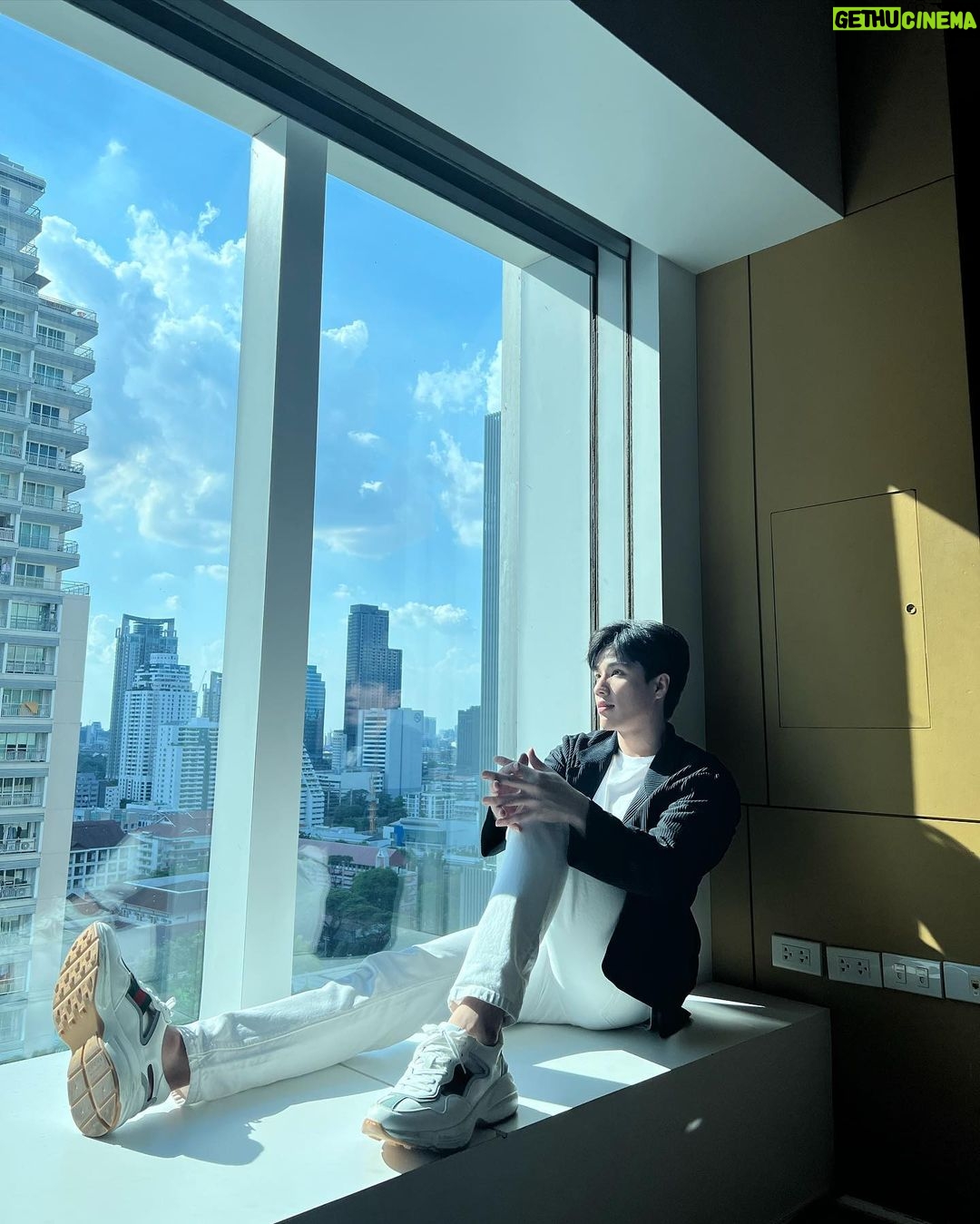 Trai Nimtawat Instagram - เมื่อคุณอยากสู้แสง แต่แสงสู้กลับ