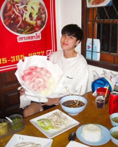 Trai Nimtawat Instagram - Diet night 🥹 ค่าข้าวหนึ่งร้อย ดอกไม้หนึ่งหมื่นน
