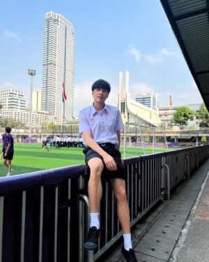 Trai Nimtawat Instagram - ความรักในวัยเรียนก็เหมือนจุดเทียนกลางสายฝน โอ้ะแต่เราเรียนจบแล้วนี่หน่า
