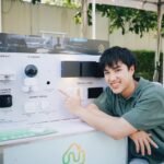 Trai Nimtawat Instagram - ส่งท้ายปีแบบให้ชีวิตอยู่ดีมีสุข 🎊 กับ Pruksa Live well Stay well Market Fest งานสนุกๆส่งความสุขท้ายปีให้กับทุกคนในครอบครัวพฤกษาโดยเฉพาะครับ งานนี้มีทั้งสินค้า บริการและกิจกรรมเยอะมากๆ ถึงที่หน้าบ้านเลย นี่ผมก็ได้ทั้งช้อปปิ้ง กินของอร่อยๆ ลองเล่น Smart Home ตรวจสุขภาพฟรี ถึงจะอายุไม่เยอะแต่ยังไงร่างกายก็สำคัญนะครับ ต้องหมั่นตรวจเช็ค ละก็ได้เล่นเกมรักษ์โลกด้วยนะแบบลุ้นมาก แต่สุดท้ายก็ได้รางวัลครับ เก่งมั๊ยล่ะ ต้นไม้รางวัลที่เล่นในงาน ทางพฤกษาเค้าจะเอาไปปลูกจริงที่ จ.นครศรีธรรมราชด้วยนะ ไม่ใช่แค่งานนี้หรอกที่อยู่ดีมีสุข แต่ลูกบ้านพฤกษาเนี่ย ผมว่าอยู่ดีมีสุขทุกวันแหละ เพราะพฤกษาเค้าใส่ใจในรายละเอียดการใช้ชีวิต ครบทั้งคุณภาพชีวิตดีๆ สุขภาพดี และสังคมที่ดีเลย ประทับใจงานนี้มากๆ แต่ว่าเค้าก็จะมีอีกต่อไปเรื่อยๆนะ ลูกบ้านพฤกษาโครงการอื่นก็รอติดตามกันได้เลย 🎁 พิเศษสุด!! ตอนนี้ใครสนใจอยากแนะนำเพื่อนให้มาเป็นลูกบ้านพฤกษาต้องรีบแล้วนะ เพราะจะได้ค่าแนะนำสูงสุดถึง 1ล้านบาทเลย ลองไปดูได้ที่ www.pruksa.com หรือโทร 1739 #พฤกษาอยู่ดีมีสุข #พฤกษาใส่ใจเพื่อทั้งชีวิต #PruksaLivewellStaywell #PruksaLiveWellStayWellEvent Pruksa Avenue Pattanakarn Family