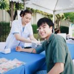 Trai Nimtawat Instagram - ส่งท้ายปีแบบให้ชีวิตอยู่ดีมีสุข 🎊 กับ Pruksa Live well Stay well Market Fest งานสนุกๆส่งความสุขท้ายปีให้กับทุกคนในครอบครัวพฤกษาโดยเฉพาะครับ งานนี้มีทั้งสินค้า บริการและกิจกรรมเยอะมากๆ ถึงที่หน้าบ้านเลย นี่ผมก็ได้ทั้งช้อปปิ้ง กินของอร่อยๆ ลองเล่น Smart Home ตรวจสุขภาพฟรี ถึงจะอายุไม่เยอะแต่ยังไงร่างกายก็สำคัญนะครับ ต้องหมั่นตรวจเช็ค ละก็ได้เล่นเกมรักษ์โลกด้วยนะแบบลุ้นมาก แต่สุดท้ายก็ได้รางวัลครับ เก่งมั๊ยล่ะ ต้นไม้รางวัลที่เล่นในงาน ทางพฤกษาเค้าจะเอาไปปลูกจริงที่ จ.นครศรีธรรมราชด้วยนะ ไม่ใช่แค่งานนี้หรอกที่อยู่ดีมีสุข แต่ลูกบ้านพฤกษาเนี่ย ผมว่าอยู่ดีมีสุขทุกวันแหละ เพราะพฤกษาเค้าใส่ใจในรายละเอียดการใช้ชีวิต ครบทั้งคุณภาพชีวิตดีๆ สุขภาพดี และสังคมที่ดีเลย ประทับใจงานนี้มากๆ แต่ว่าเค้าก็จะมีอีกต่อไปเรื่อยๆนะ ลูกบ้านพฤกษาโครงการอื่นก็รอติดตามกันได้เลย 🎁 พิเศษสุด!! ตอนนี้ใครสนใจอยากแนะนำเพื่อนให้มาเป็นลูกบ้านพฤกษาต้องรีบแล้วนะ เพราะจะได้ค่าแนะนำสูงสุดถึง 1ล้านบาทเลย ลองไปดูได้ที่ www.pruksa.com หรือโทร 1739 #พฤกษาอยู่ดีมีสุข #พฤกษาใส่ใจเพื่อทั้งชีวิต #PruksaLivewellStaywell #PruksaLiveWellStayWellEvent Pruksa Avenue Pattanakarn Family