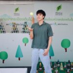 Trai Nimtawat Instagram - ส่งท้ายปีแบบให้ชีวิตอยู่ดีมีสุข 🎊 กับ Pruksa Live well Stay well Market Fest งานสนุกๆส่งความสุขท้ายปีให้กับทุกคนในครอบครัวพฤกษาโดยเฉพาะครับ งานนี้มีทั้งสินค้า บริการและกิจกรรมเยอะมากๆ ถึงที่หน้าบ้านเลย นี่ผมก็ได้ทั้งช้อปปิ้ง กินของอร่อยๆ ลองเล่น Smart Home ตรวจสุขภาพฟรี ถึงจะอายุไม่เยอะแต่ยังไงร่างกายก็สำคัญนะครับ ต้องหมั่นตรวจเช็ค ละก็ได้เล่นเกมรักษ์โลกด้วยนะแบบลุ้นมาก แต่สุดท้ายก็ได้รางวัลครับ เก่งมั๊ยล่ะ ต้นไม้รางวัลที่เล่นในงาน ทางพฤกษาเค้าจะเอาไปปลูกจริงที่ จ.นครศรีธรรมราชด้วยนะ ไม่ใช่แค่งานนี้หรอกที่อยู่ดีมีสุข แต่ลูกบ้านพฤกษาเนี่ย ผมว่าอยู่ดีมีสุขทุกวันแหละ เพราะพฤกษาเค้าใส่ใจในรายละเอียดการใช้ชีวิต ครบทั้งคุณภาพชีวิตดีๆ สุขภาพดี และสังคมที่ดีเลย ประทับใจงานนี้มากๆ แต่ว่าเค้าก็จะมีอีกต่อไปเรื่อยๆนะ ลูกบ้านพฤกษาโครงการอื่นก็รอติดตามกันได้เลย 🎁 พิเศษสุด!! ตอนนี้ใครสนใจอยากแนะนำเพื่อนให้มาเป็นลูกบ้านพฤกษาต้องรีบแล้วนะ เพราะจะได้ค่าแนะนำสูงสุดถึง 1ล้านบาทเลย ลองไปดูได้ที่ www.pruksa.com หรือโทร 1739 #พฤกษาอยู่ดีมีสุข #พฤกษาใส่ใจเพื่อทั้งชีวิต #PruksaLivewellStaywell #PruksaLiveWellStayWellEvent Pruksa Avenue Pattanakarn Family