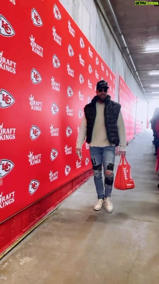 Travis Kelce Instagram - Still on track 😤