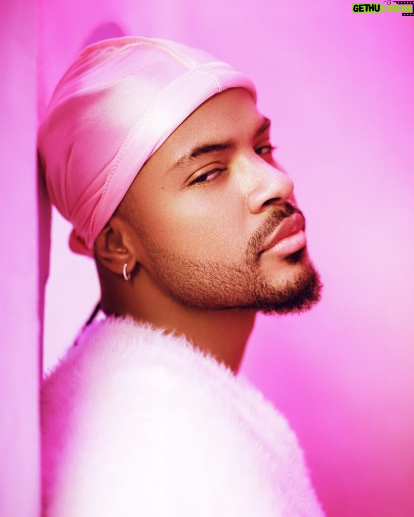 Trevor Jackson Instagram - I got a surprise for Tuesday in my story. Click that pre save :) 📸 @legendaryshots.p