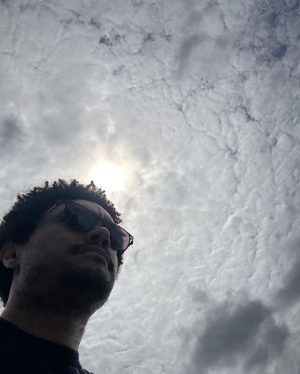 Trevor Noah Instagram - Paris, merci beaucoup pour l'amour et le soutien que vous m'avez montrés ce week-end. J'ai adoré partager des repas avec vous, rire avec vous et avoir les meilleures disputes à 2 heures du matin devant un café.

Je ne savais pas à quoi m'attendre mais toutes mes attentes ont été dépassées. Paris a mon cœur et Transavia a toujours mes bagages. 😂

Paris thank you so much for the love and support you showed me this weekend. I enjoyed sharing meals with you, laughs with you, and having the best arguments at 2am outside a cafe. 

I don’t know what to expect but all my expectations were exceeded. Paris has my heart and Transavia still has my luggage. 😂

📸: @wilsylvince