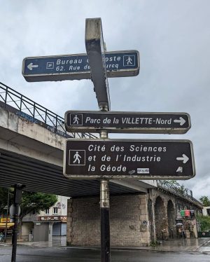Trevor Noah Instagram - Paris, merci beaucoup pour l'amour et le soutien que vous m'avez montrés ce week-end. J'ai adoré partager des repas avec vous, rire avec vous et avoir les meilleures disputes à 2 heures du matin devant un café.

Je ne savais pas à quoi m'attendre mais toutes mes attentes ont été dépassées. Paris a mon cœur et Transavia a toujours mes bagages. 😂

Paris thank you so much for the love and support you showed me this weekend. I enjoyed sharing meals with you, laughs with you, and having the best arguments at 2am outside a cafe. 

I don’t know what to expect but all my expectations were exceeded. Paris has my heart and Transavia still has my luggage. 😂

📸: @wilsylvince