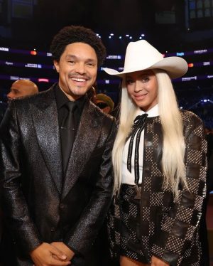 Trevor Noah Instagram - I wouldn’t dare try to sum up my #GRAMMYs night by just posting a pic with @jayz & a pic with @Beyonce! Soooo… here are TWO pics with @JayZ & TWO with @beyonce! 🙌🏽🙌🏽🔥😂 📸: @kevinmazur @gettyentertainment