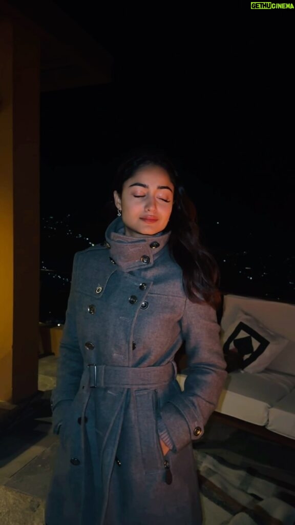 Tridha Choudhury Instagram - Take a moment to pause and feel what you feel … Feel it all🌻 - #misstriouslyours #therapywithtridha #travelwithtridha #innerchild #innerbeauty #innerengineering #wintertales #winterwear