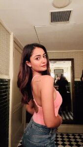 Tridha Choudhury Instagram - Mood on Repeat 🌸 #sundaybrunch #sundayselfie #mirrorselfies #sundaypost