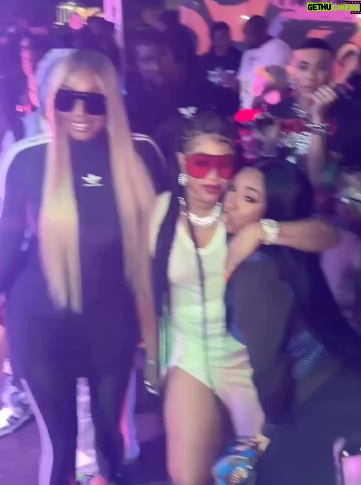 Trina Instagram - Happy birthday CARESHA 🎂👑💐🎈 I Love You 😘🤞🏽 #YAMS 🍠 @yungmiami305