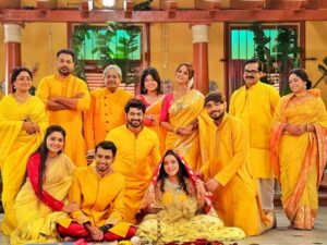 Trina Saha Instagram - Thank you ঘোষ বাড়ি! 💛 Keep watching #LoveBiyeAjkal on @starjalsha @jisshuujjalsenguptaproductions 📸 @dipankar_babai #explorepage #explore #instagood #instamood