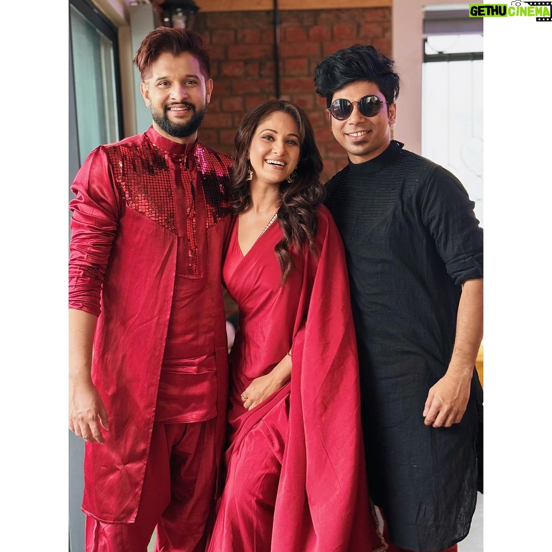 Trina Saha Instagram - Swarasati pujo 2024 it was!!! ♥️♥️😇😇 @jisshuujjalsenguptaproductions #pujo#bengalipujo #ethnic #panjabi #festive #insta #instagood #instalike #fresh Kolkata