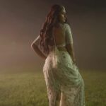 Trina Saha Instagram - Finally the Item Song of the year is out 🤞 @ydfilmssocial @timesmusicbangla @nusratchirps @yashdasgupta @babbachi @rahuullllllll @amlaanac @ishan.mitra_official @makeupartist_subhasis @kiara_sen111 #sodasong #senti #mentaal #trinsi