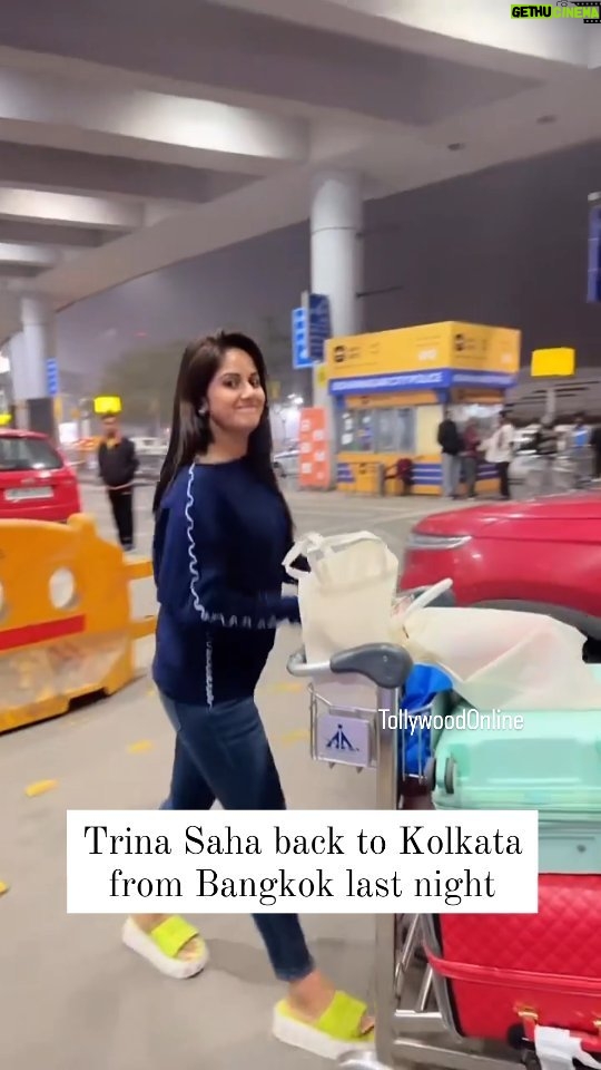 Trina Saha Instagram - #TrinaSaha back to Kolkata from #Bangkok and we spotted her midnight at Kolkata airport. #TOSpotted #airportlook