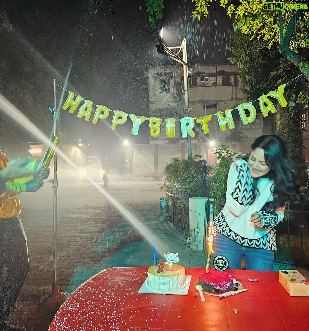 Trina Saha - 45.3K Likes - And the celebration would have remained incomplete without my LBAK team ♥️♥️
Thank u @jisshuujjalsenguptaproductions and the entire team…love u all ♥️♥️
#trinsi #lbak #birthday