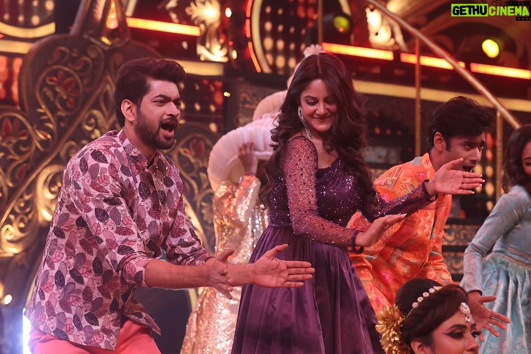 Trina Saha Instagram - বাংলার সবচেয়ে বড় বিয়েবাড়িতে আপনাকে আমন্ত্রণ। দেখা হবে আজ 10 মার্চ , রবিবার ঠিক সন্ধে ৬ টায়। আসলেই জানতে পারবেন বিয়েটা কার ! #বিয়েটাকার#BiyetaKar#StarJalsha #স্টারজলসা #starJalshaParivaarAward2024 #স্টারজলসাপরিবারঅ্যাওয়ার্ড2024 #SJPA2024