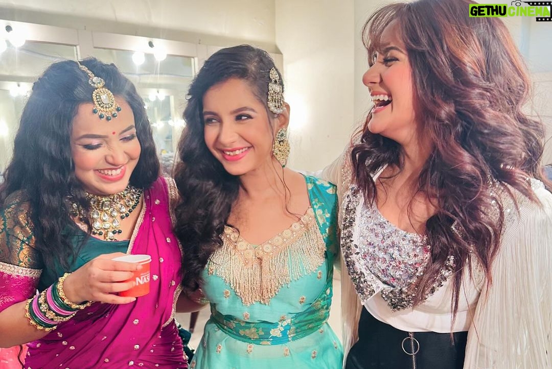 Trina Saha Instagram - বাংলার সবচেয়ে বড় বিয়েবাড়িতে আপনাকে আমন্ত্রণ। দেখা হবে আজ 10 মার্চ , রবিবার ঠিক সন্ধে ৬ টায়। আসলেই জানতে পারবেন বিয়েটা কার ! #বিয়েটাকার#BiyetaKar#StarJalsha #স্টারজলসা #starJalshaParivaarAward2024 #স্টারজলসাপরিবারঅ্যাওয়ার্ড2024 #SJPA2024