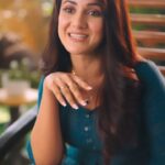 Trina Saha Instagram – রান্না এমন হবে যার ঝাঁঝ পুরো পাড়া টের পাবে। তাইতো তৃণার পছন্দ খাঁটি সর্ষের তেল। ইমামী হেলদি অ্যান্ড টেস্টি কাচ্চি ঘানি সর্ষের তেল যা বাজারে নিয়ে এসেছে প্রথমবার ঝাঁঝের তিন অবতার। লেবেল দেখে আপনার পছন্দ মতো ঝাঁঝ বেছে নিন আর সুস্বাদু রান্না করুন।
#EmamiHealthyAndTasty #JhanjhKitnaHai #AsliJhanjh #Jhanjh #KachchiGhaniMustardOil #SarsonTel #KachchiGhani #JhanjhKe3Avatar