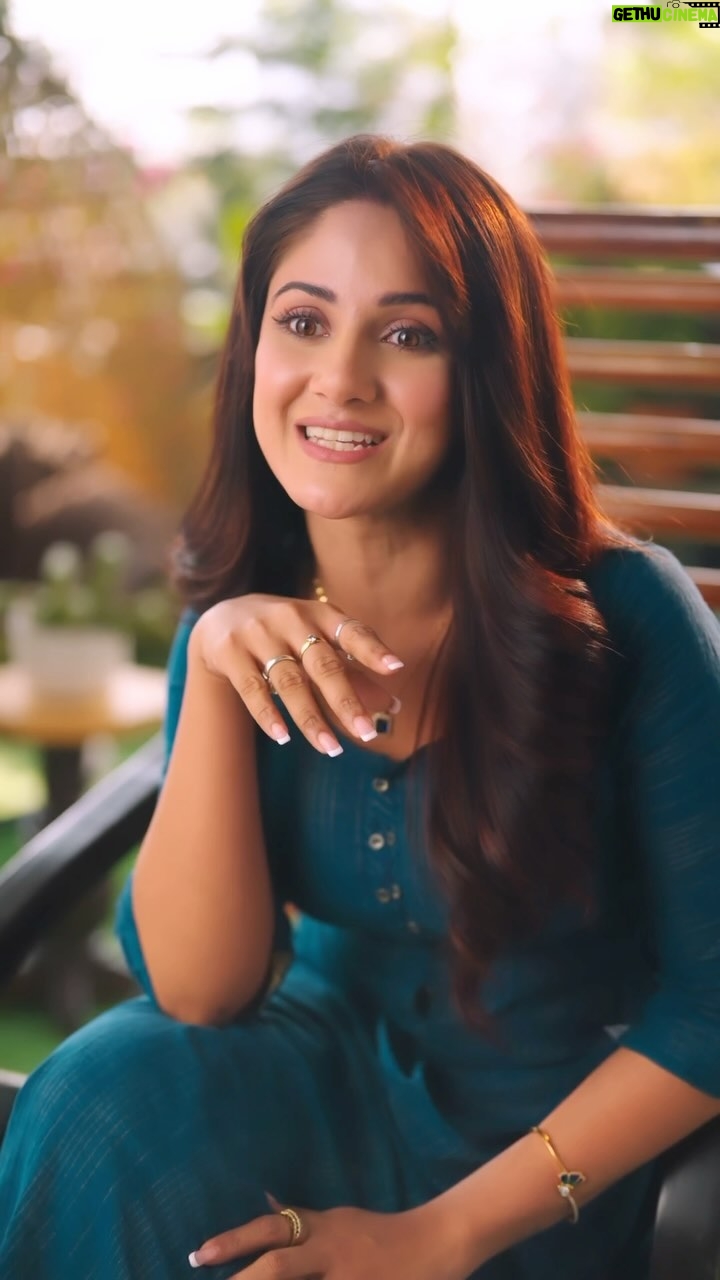 Trina Saha Instagram - রান্না এমন হবে যার ঝাঁঝ পুরো পাড়া টের পাবে। তাইতো তৃণার পছন্দ খাঁটি সর্ষের তেল। ইমামী হেলদি অ্যান্ড টেস্টি কাচ্চি ঘানি সর্ষের তেল যা বাজারে নিয়ে এসেছে প্রথমবার ঝাঁঝের তিন অবতার। লেবেল দেখে আপনার পছন্দ মতো ঝাঁঝ বেছে নিন আর সুস্বাদু রান্না করুন। #EmamiHealthyAndTasty #JhanjhKitnaHai #AsliJhanjh #Jhanjh #KachchiGhaniMustardOil #SarsonTel #KachchiGhani #JhanjhKe3Avatar