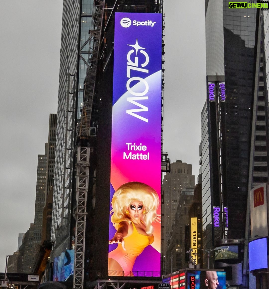 Trixie Mattel Instagram - Times Square!! Thank you @spotify! @peg_records @ada_music @pegmgmt Times Square, New York City