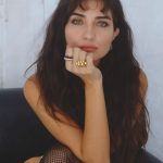Tuba Büyüküstün Instagram - Kendini keşfetme yolculuğunu “Karşılaştığım ya da karşılaşacağım şeylerden korkmuyorum. “Nasıl yapacağım şimdi?” gibi bir endişem olmuyor. Evet, bazen çok zor oluyor ama günün sonunda üstesinden geleceğimi biliyorum. Gayet sakince karşılıyorum çoğu zaman. Onu bulmuş olmak, onu artık görüyor olmak bende müthiş bir coşku hissi uyandırıyor.” sözleriyle ifade eden @tubabustun.official Harper’s Bazaar Türkiye Ocak 2024 kapak hikayesinde… Genel Yayın Yönetmeni: @gulenyelmen Video: @beratcapin Röportaj: @badecakar Proje Müdürü: @rukenakbay Moda Editörü: @tugce.kilincli Proje Uzmanı: @senayyavuz Prodüksiyon: @belceturker Saç: @ibrahimzengin @no21istanbul Makyaj: @alirizaozdemir Video Asistanı: @ecehoticc Moda Editörü Asistanları: @zilanbulbul @kaderonryldz_