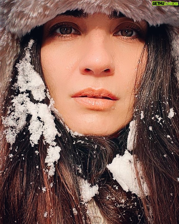 Tuba Büyüküstün Instagram - Ice cold..❄️