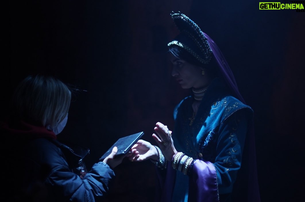 Tuba Büyüküstün Instagram - #riseofottoman SEASON2 Here are some behind scene photos.. It’s been such a beautiful, special journey.. I am thankful for the opportunity for meeting Mara.. Omg getting emotional..🙈 @emrecsahin @karga7pictures @netflixturkiye @netflix❣️✨