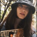 Tuba Büyüküstün Instagram - After two months of waiting @inankirdemir brought my copy to Paris.. 🤍 @lofficielturkiye august cover @chanelofficial #reklam #işbirliği
