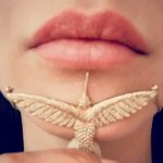 Tuba Büyüküstün Instagram - #hummingbird #Holbox #mexico Hummingbird symbolizes joy, healing and more.. They believe if you see a hummingbird, there is a message for you..