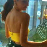 Tuba Büyüküstün Instagram - Sun is shining, the weather is sweet..🎶 Feeling of joy.. whenever you find it just stick with the moment..☀️ #netflixdavet Styling @buraksanuk