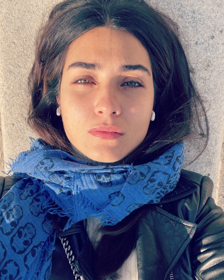 Tuba Büyüküstün Instagram - When i was obsessed with Famous Blue Raincoat by Leonard Cohen.. Paris 2021 💙