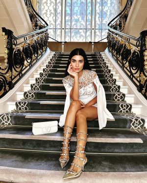 Tuba Büyüküstün Instagram - There is always a beautiful story with you 🤍 @maisonvalentino @pppiccioli @valentino.beauty #pfw #paris #valentino #photography #white 
Styled by dear @inankirdemir ✨ make up by @juanbavaldi

#davet #işbirliği