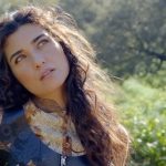 Tuba Büyüküstün Instagram - “Çocukken oyun kurardık ya hepimiz... Hayal ettiğimiz, aslında var olmayan dünyalara inanırdık; mesleğimi yaparken de öyle bir oyun kuruyor gibi hissediyorum, galiba en sevdiğim tarafı bu" Röportaj: @hazalbayat_ Moda editörü: @ceylanatinc Fotoğraf: @korayparlak Video: @selcuku Saç: @ibrahimzengin Makyaj: @hakankultur Moda editörü asistanı: @aydinsiila Fotoğraf asistanı: @ookanaltin
