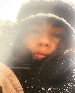 Tuba Büyüküstün Instagram - 🤍 18.01.2012
  18.01.2021
9 sene önce bugün, yine böyle karlı bir gündü..
Bedenim geceyarısı gelecek bebeklerim için hazırlanıyordu.. Annem biliyordu, ben bilmiyordum..
🤍9 years ago today, was a snowy day like this...
My body was getting ready for my babies who’ll come at midnight..
My mom knew, i did not..