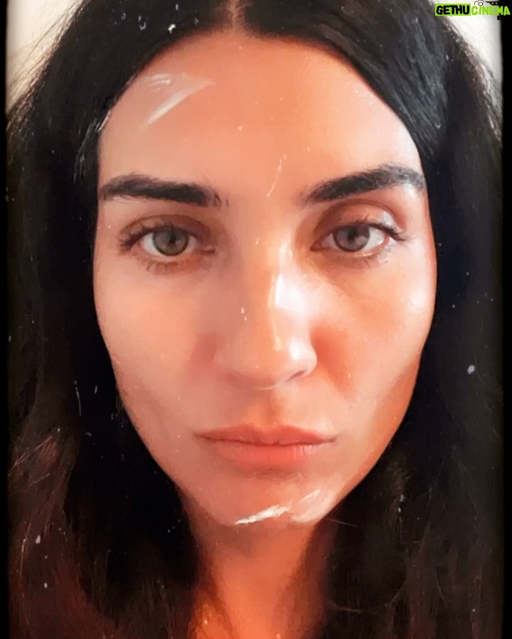 Tuba Büyüküstün Instagram - Art is a dirty job but someone’s got to do it..😜