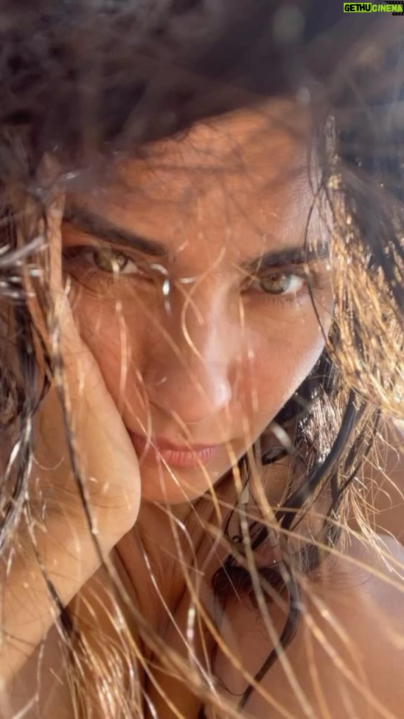 Tuba Büyüküstün Instagram - What was i made for?.. Make me remember my dear.. make a touch to my soul and i’ll come up with my beauty.. i’ll be moving by the waves in my heart and the music in my ears.. gracefully wild..