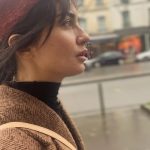 Tuba Büyüküstün Instagram – Green lights, red lights.. like life itself.. what if we can’t see the red lights in life..? 
Or the greens?? 
Attention mes amis, attention.. 🙃