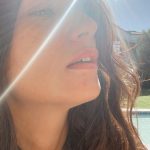 Tuba Büyüküstün Instagram – Bir yaz daha bitiyor
Gökyüzü bulutlandı
Dalgalar yorgun, ağır
Kıyıda soluklanırlar gibi