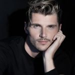 Twan Kuyper Instagram – 🤪 
Photo by @greglotusfoto 
Hair: @markwilliamson45 
Make up: @heidi_idobeautiful
