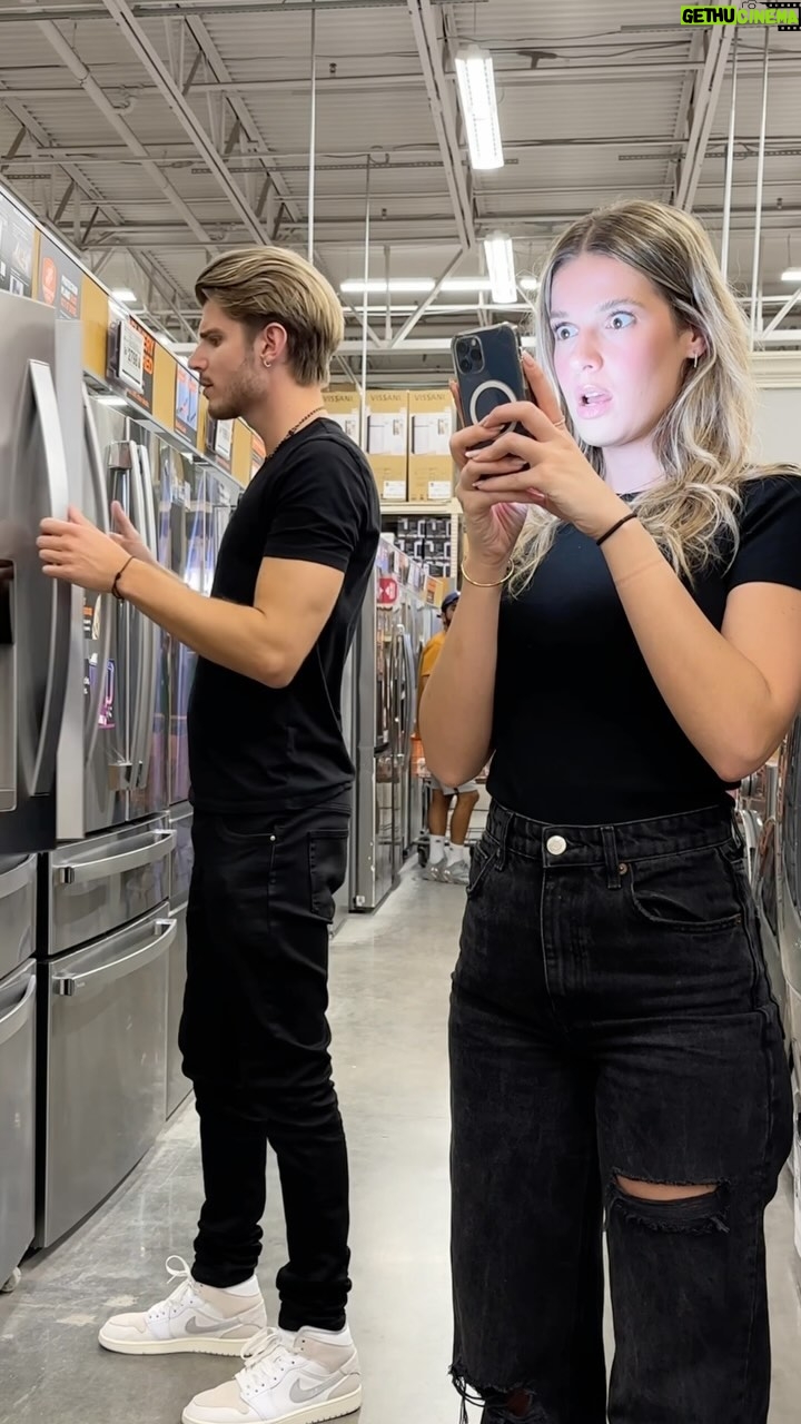 Twan Kuyper Instagram - Is my girlfriend the only one like this, this week? 😐 #jeremyallenwhite @_bettina @jeremyallenwhitefinally #calvinklein