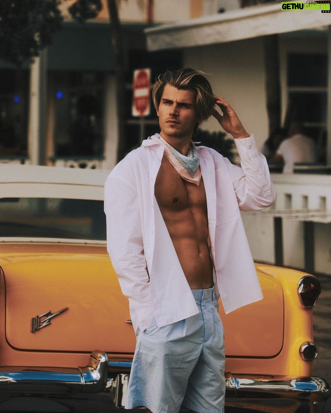 Twan Kuyper Instagram - I've had many hairstyles over the years, and I think having it longer has to be one of my favorites. I've had so many questions about what products I use, and to be honest, I would use different kinds for different hairstyles. But mostly, there would always be something about the product that I didn't like, even if it was just a minor thing. So, I've made it my goal to come up with my own hair products that combine the best aspects of all the ones I've tried and I've tried a lot! I've been working on it for a bit, and I've gotten to a place where I love the formula and wanna use nothing else but I still have quite a distance to go before finishing it, but I've also challenged myself to be more open and transparent with you, hence the long captions. Haha! Anyway, I'm extremely excited to share it with you one day in the near future. P.S. Side note, these dope photos were shot by @mvphotographer