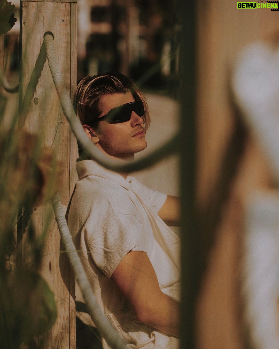 Twan Kuyper Instagram - The end of this challenge, 75 Hard, is near—I'm on day 68! Let me tell you what I love and hate about it. Let's start with the challenges I face! I hate that it's such a pain in the ass to do this every day for this long. 75 days is much longer than I originally thought. Many times, I considered quitting. The only thing that kept me going was looking at the number of days I had already completed. Those days would mean nothing if I gave up now. So, in order to keep going, I had to change my mindset. I stopped focusing on the big number, 75, and instead focused on winning today. I would do my tasks and make today my own. I would do the same the next day. This approach kept me grounded in the present and prevented me from looking too far forward. Now, let's talk about what I absolutely love about this challenge—the development of insane discipline. Excuses don't matter. For some reason, it gives me comfort to know that regardless of my desires or feelings, I have to complete these tasks. It makes me feel tough. I also love the realization that everything that feels good now will suck later, and everything that sucks now will feel amazing later. Mentally, I feel the best I've ever felt. Physically, I feel the best I've ever felt. Overall, I feel amazing, and I'm in the best shape I've ever been. I will say one thing: if you're considering taking on this challenge but waiting for motivation to kick in before you start, don't bother. I can say with absolute certainty that you won't stay motivated for 75 days. So, don't make the mistake of relying solely on motivation. For anyone who's willing to give it a shot, I say good luck! I wish you all the best, and remember, what may suck now will feel amazing later. Your best days are ahead of you. 📸 @mvphotographer