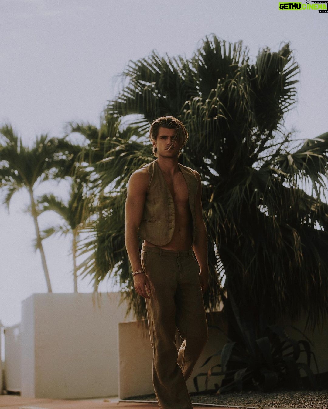 Twan Kuyper Instagram - "MOST OF THE IMPORTANT THINGS IN THE WORLD HAVE BEEN ACCOMPLISHED BY PEOPLE WHO HAVE KEPT ON TRYING WHEN THERE SEEMED TO BE NO HOPE AT ALL." 📸 @mvphotographer